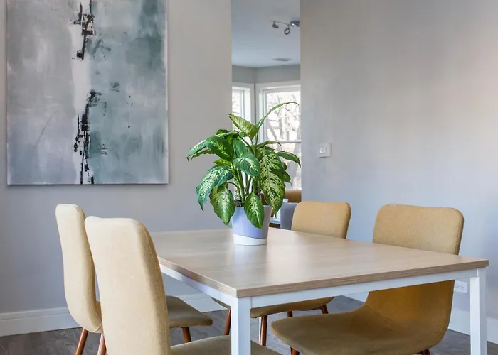 Prime Location - 1 Min Walk To Wrigley Field - 2Br Apts Perfect For Cubs Fans!