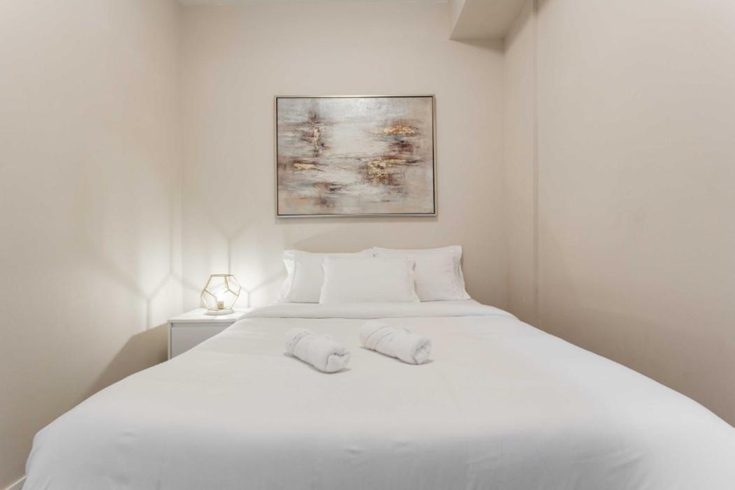 Prime Location - 1 Min Walk To Wrigley Field - 2br Apts Perfect For Cubs Fans!