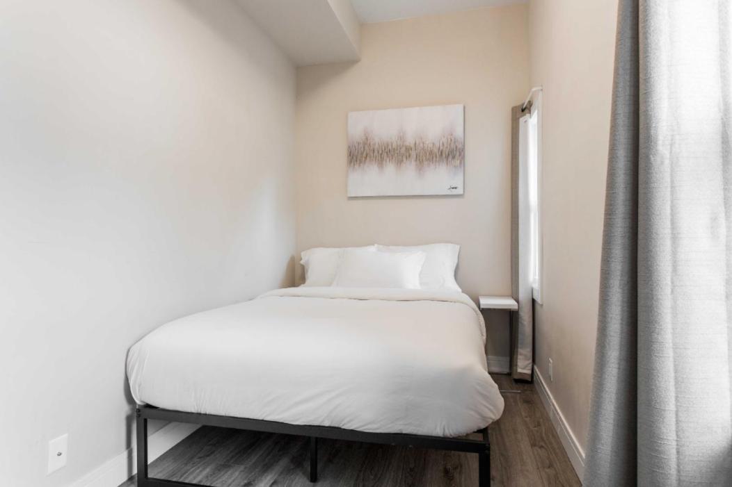 Prime Location - 1 Min Walk To Wrigley Field - 2br Apts Perfect For Cubs Fans! Apartment Chicago