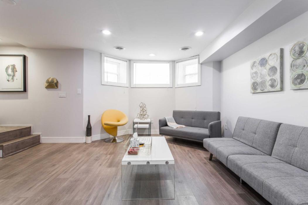 Prime Location - 1 Min Walk To Wrigley Field - 2br Apts Perfect For Cubs Fans! * Chicago