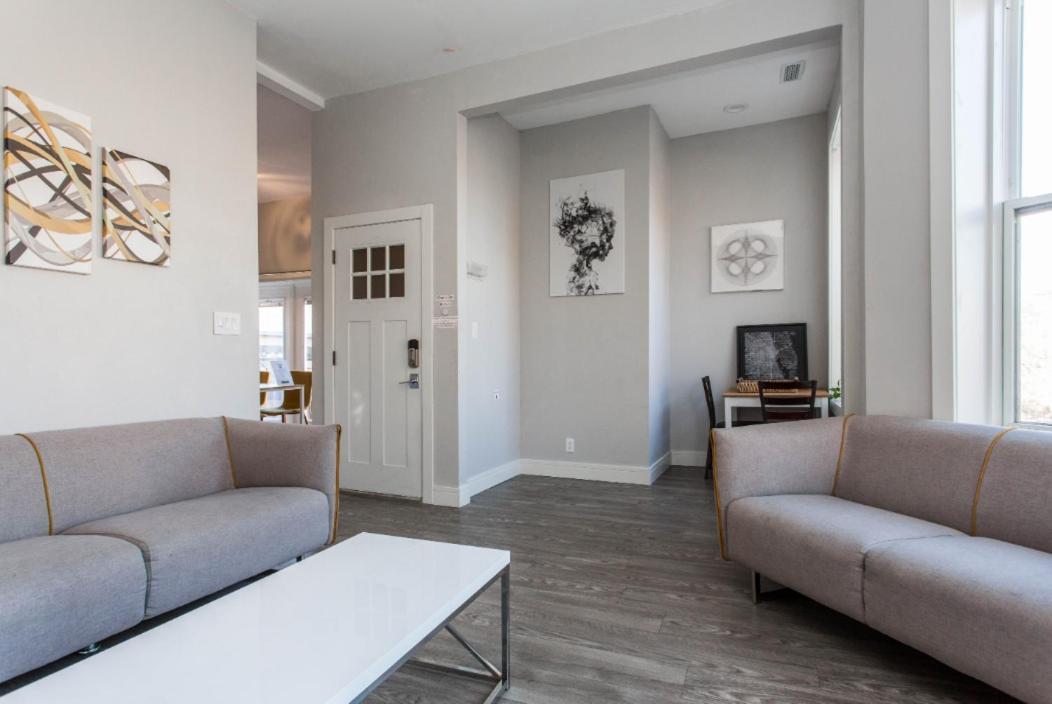 Prime Location - 1 Min Walk To Wrigley Field - 2br Apts Perfect For Cubs Fans!