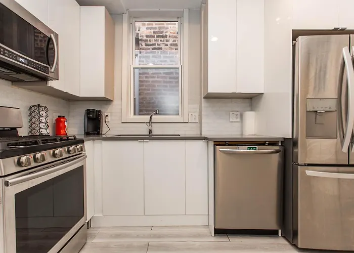 Prime Location - 1 Min Walk To Wrigley Field - 2Br Apts Perfect For Cubs Fans!