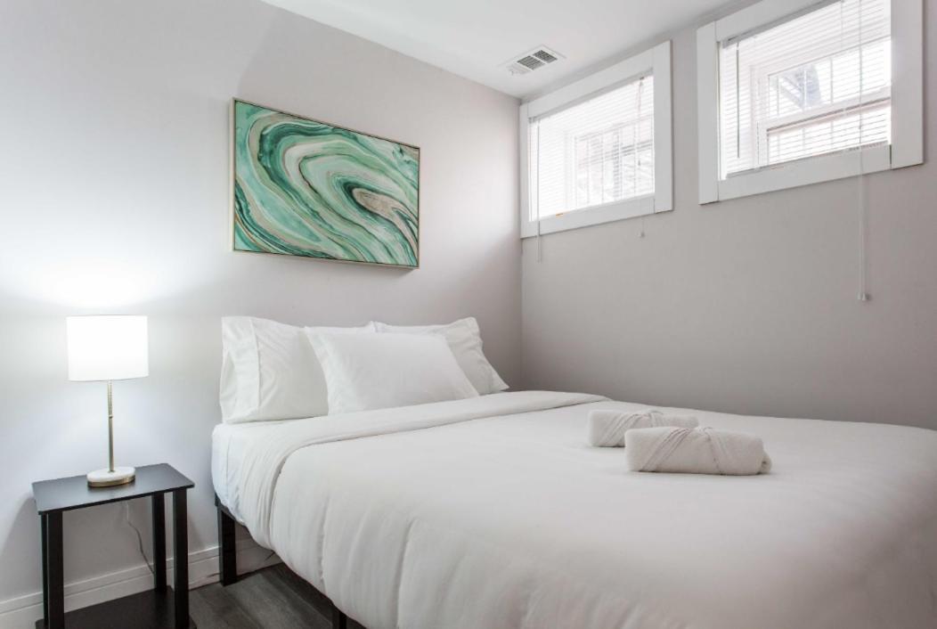 Prime Location - 1 Min Walk To Wrigley Field - 2br Apts Perfect For Cubs Fans! Apartment