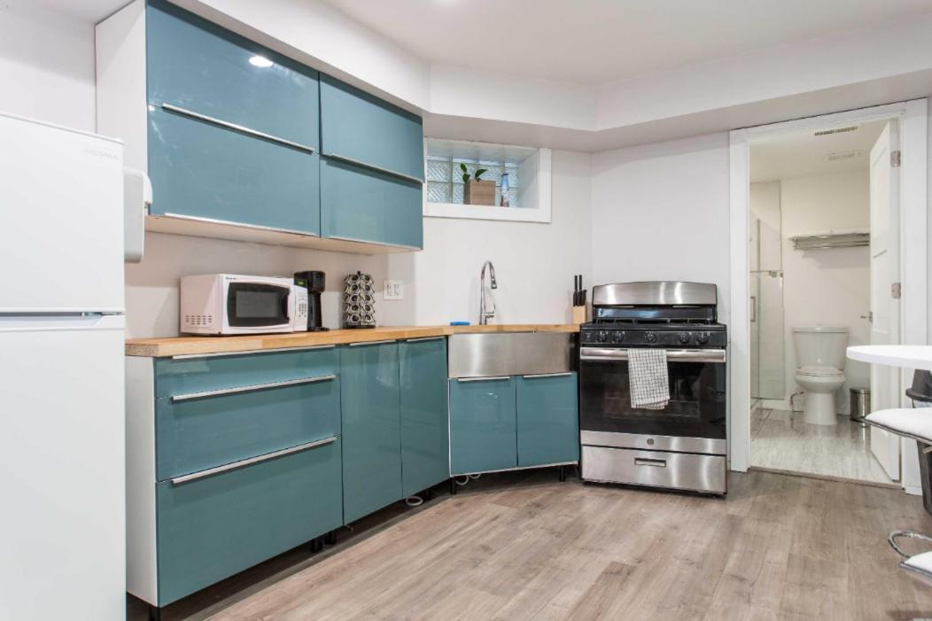 Prime Location - 1 Min Walk To Wrigley Field - 2br Apts Perfect For Cubs Fans! * Chicago
