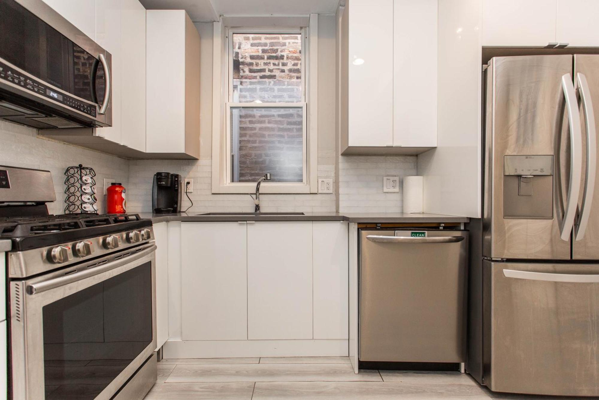 Prime Location - 1 Min Walk To Wrigley Field - 2br Apts Perfect For Cubs Fans!