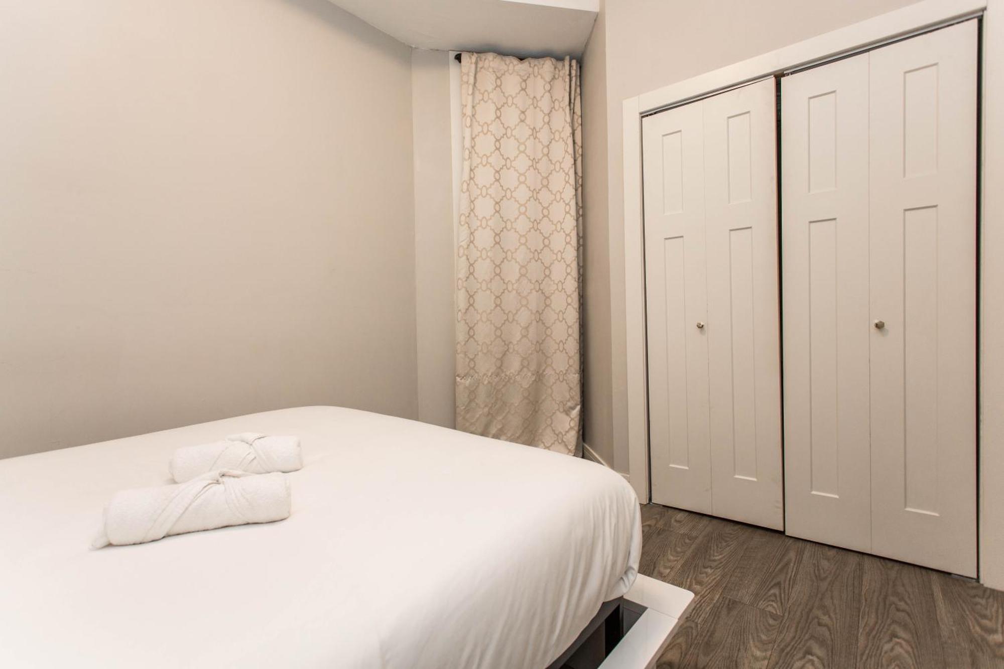 Prime Location - 1 Min Walk To Wrigley Field - 2br Apts Perfect For Cubs Fans! *